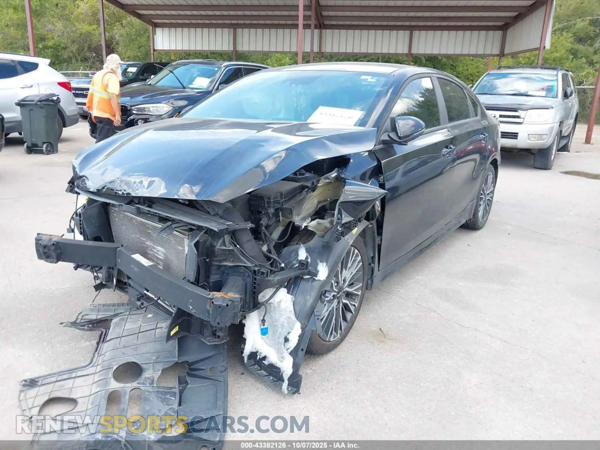 2 fotografías del automóvil dañado 3KPF54AD5RE738434 KIA FORTE 2024