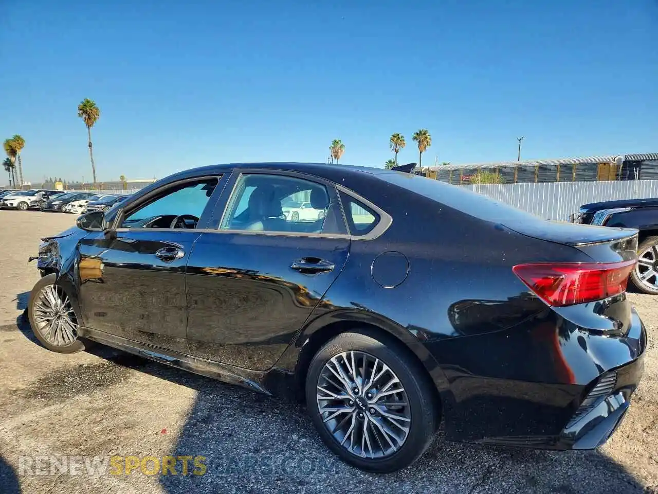 2 fotografías del automóvil dañado 3KPF54AD9RE716680 KIA FORTE 2024