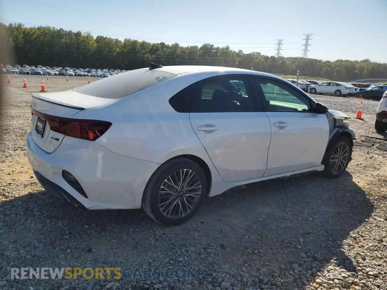 3 Photograph of a damaged car 3KPF54ADXRE745251 KIA FORTE 2024