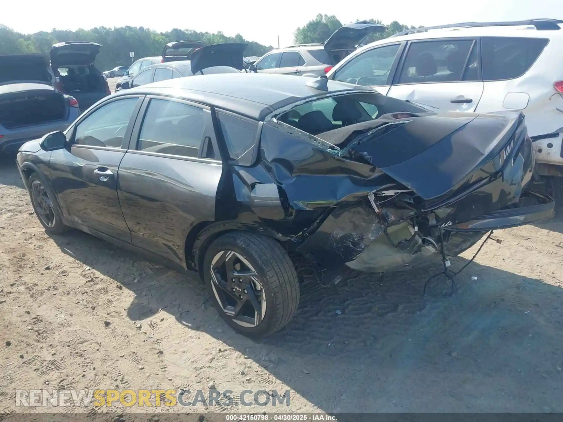 3 fotografías del automóvil dañado 3KPFU4DE5SE019035 KIA K4 2025