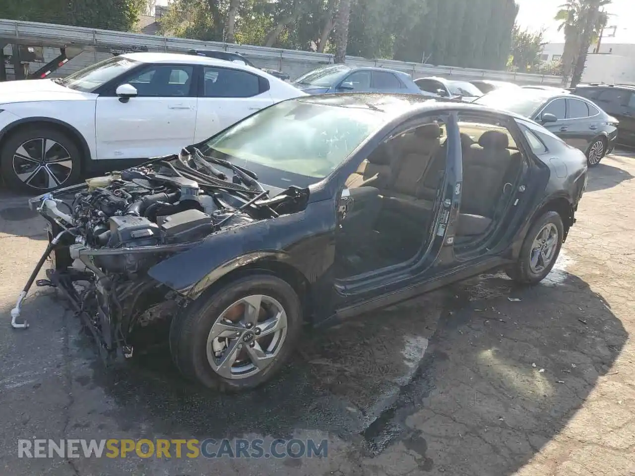 1 Photograph of a damaged car 5XXG14J22MG033007 KIA K5 2021