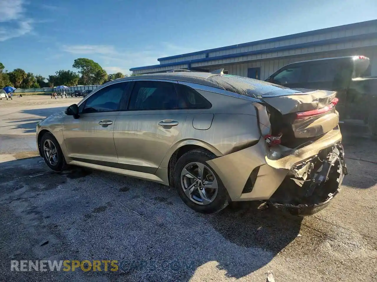 2 fotografías del automóvil dañado 5XXG14J26MG039263 KIA K5 2021