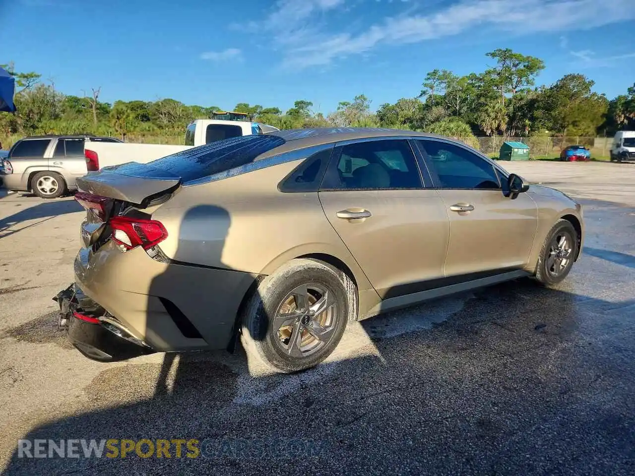 3 fotografías del automóvil dañado 5XXG14J26MG039263 KIA K5 2021