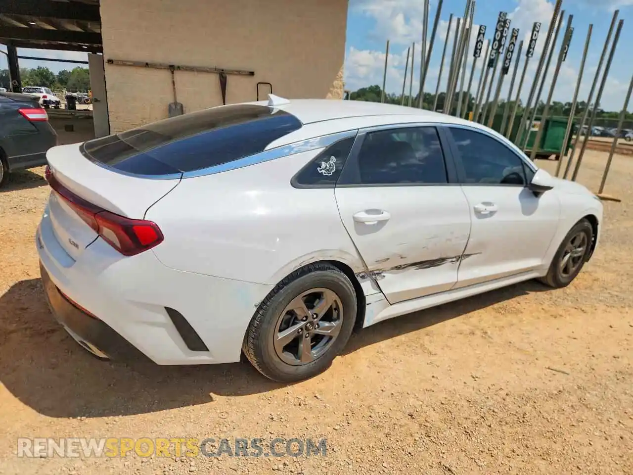 3 fotografías del automóvil dañado 5XXG14J28MG037093 KIA K5 2021