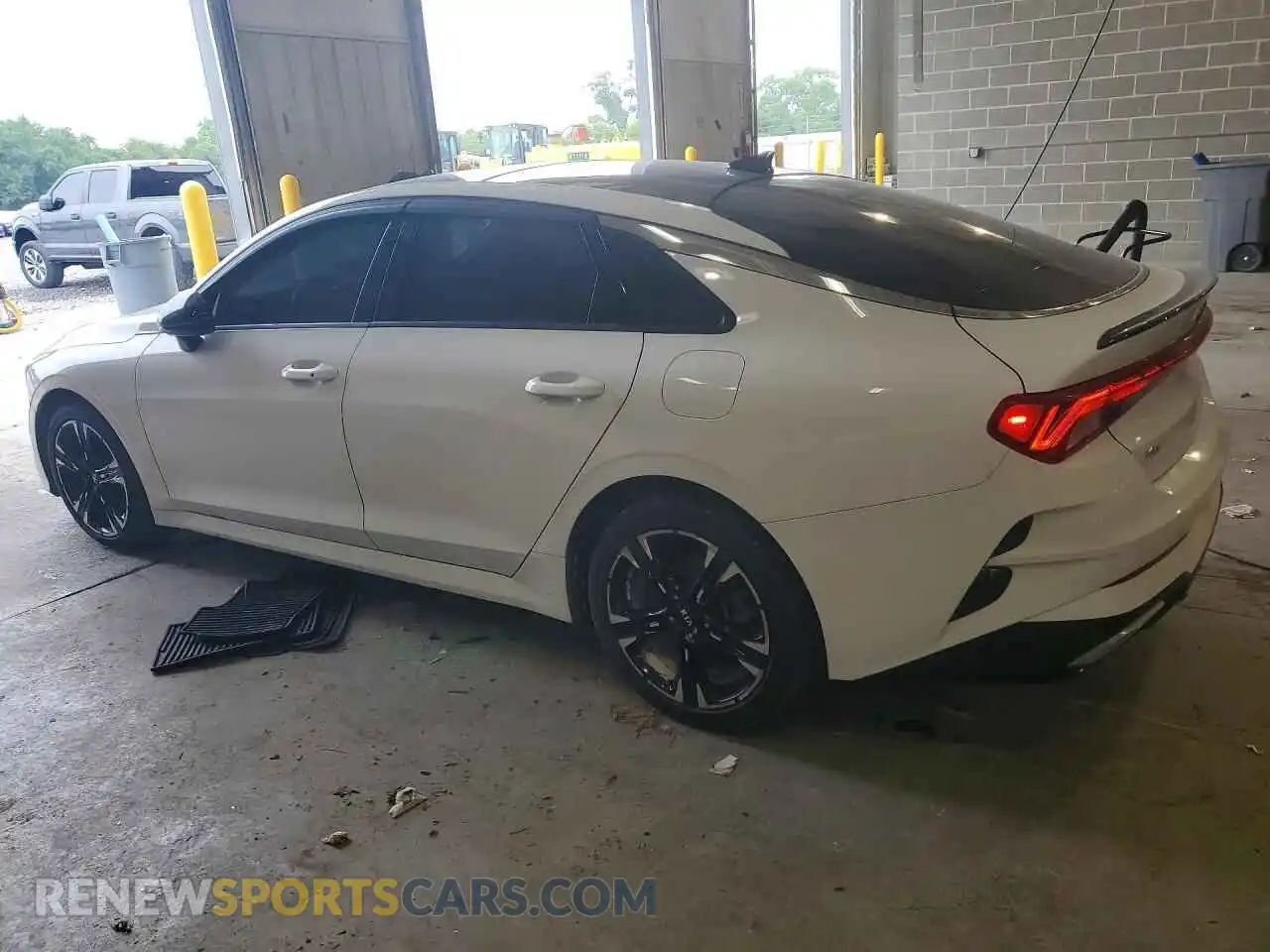 2 Photograph of a damaged car 5XXG64J21MG013171 KIA K5 2021