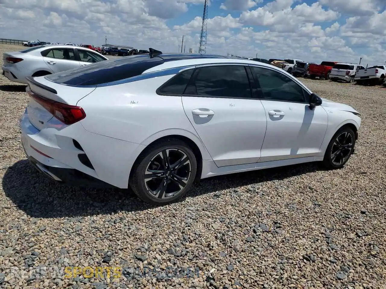 3 fotografías del automóvil dañado 5XXG64J22MG013163 KIA K5 2021
