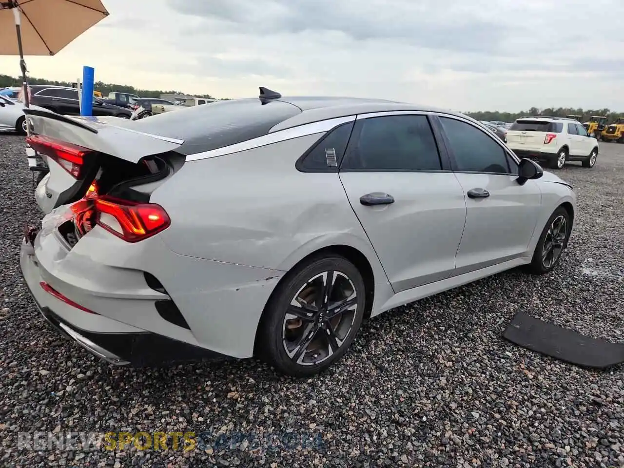 3 fotografías del automóvil dañado 5XXG64J22MG045658 KIA K5 2021