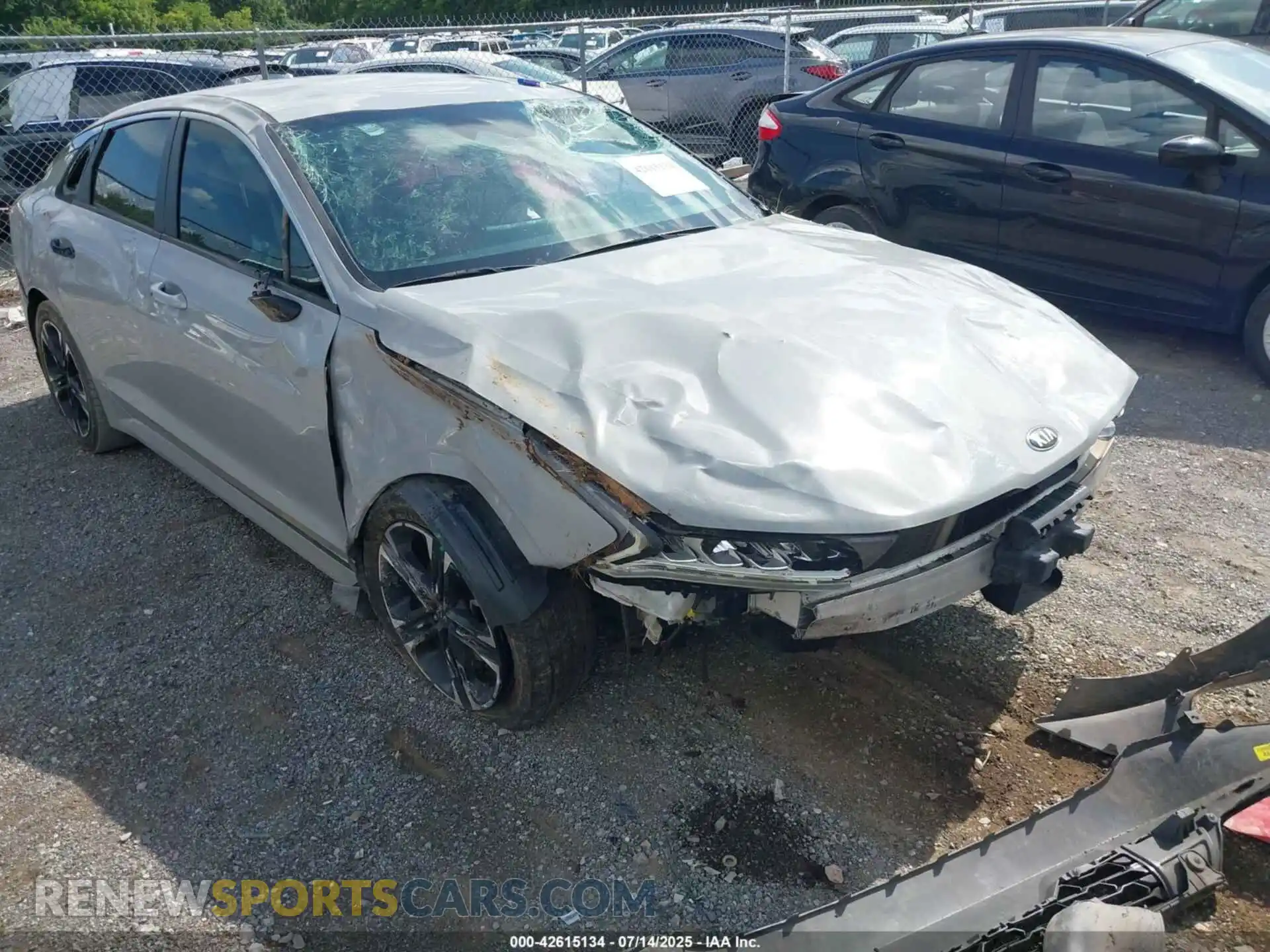1 Photograph of a damaged car 5XXG64J29MG013371 KIA K5 2021