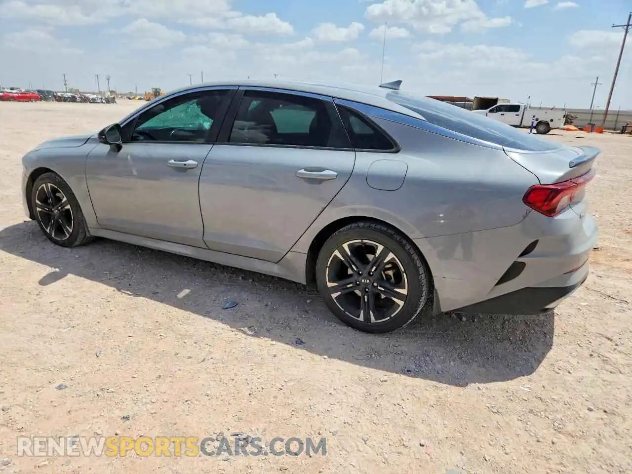 2 fotografías del automóvil dañado 5XXG64J2XMG077578 KIA K5 2021
