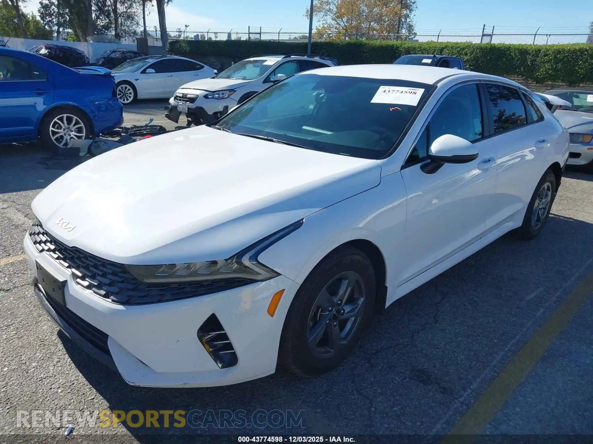 2 fotografías del automóvil dañado 5XXG24J25NG126876 KIA K5 2022
