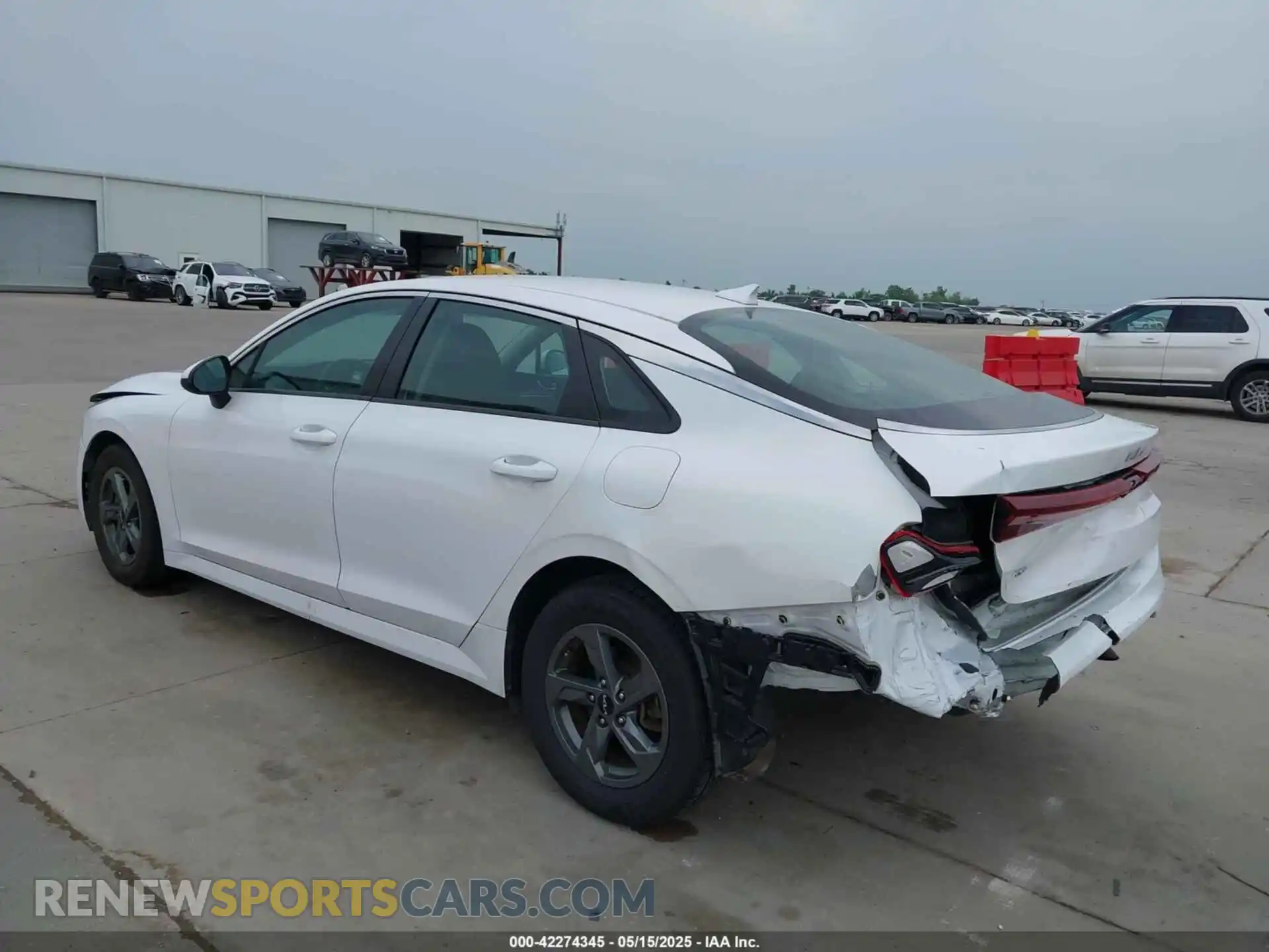 3 Photograph of a damaged car 5XXG24J29NG106985 KIA K5 2022