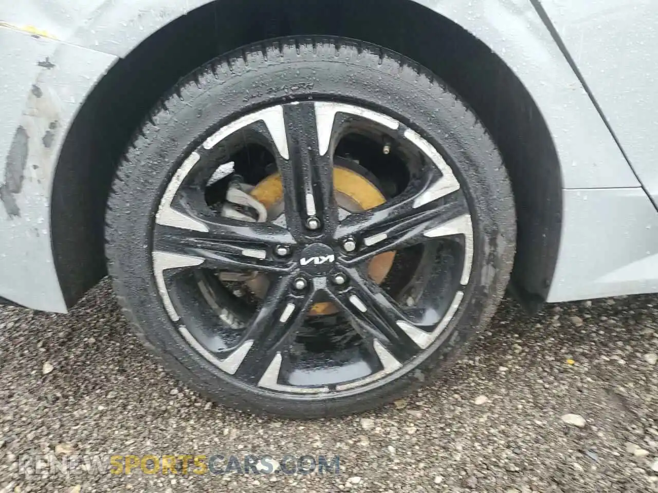 3 Photograph of a damaged car 5XXG64J20NG117216 KIA K5 2022