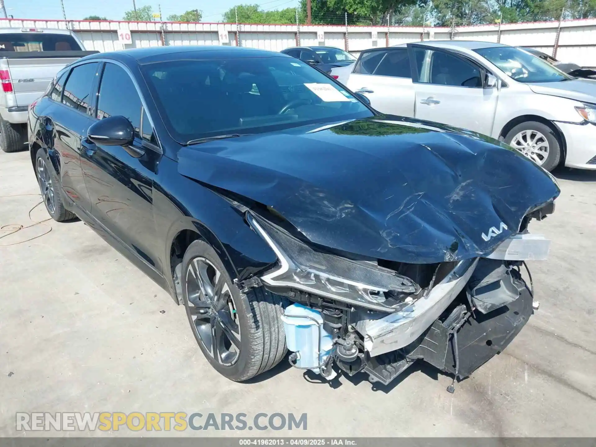 1 Photograph of a damaged car 5XXG64J20NG119032 KIA K5 2022