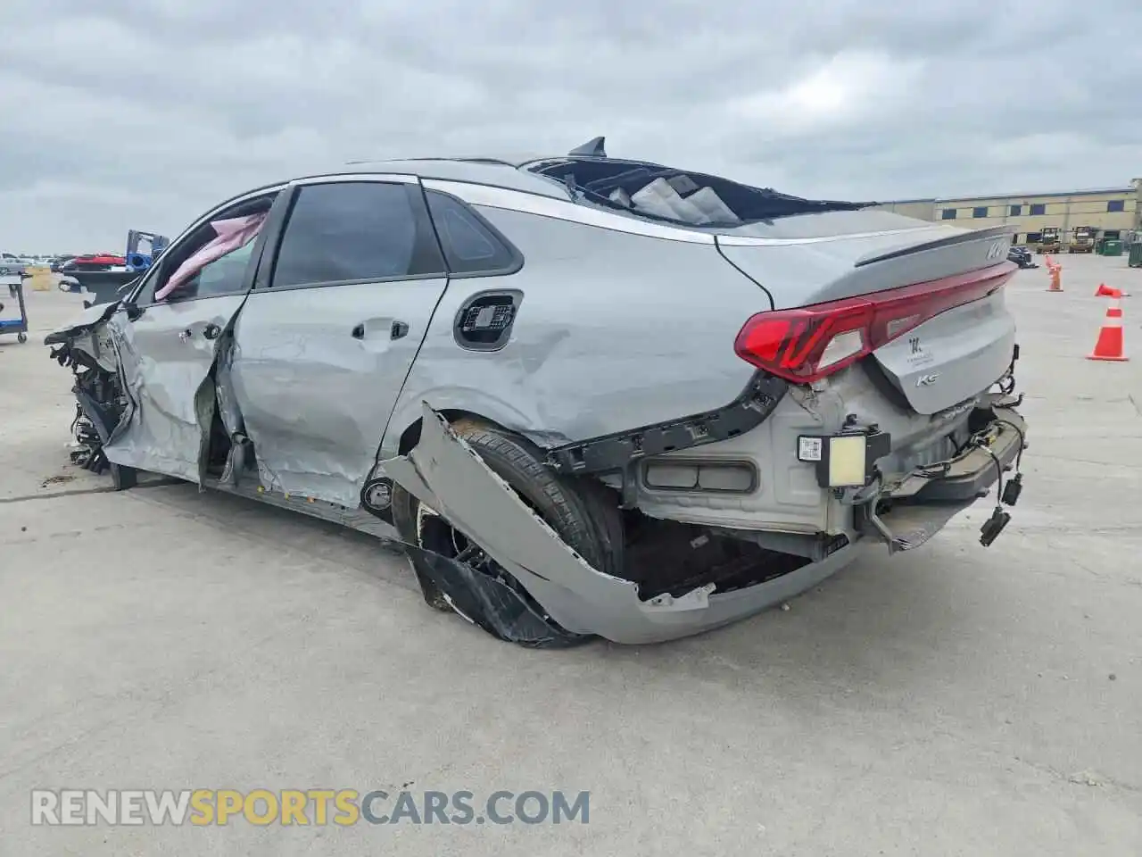 2 fotografías del automóvil dañado 5XXG64J21NG126474 KIA K5 2022