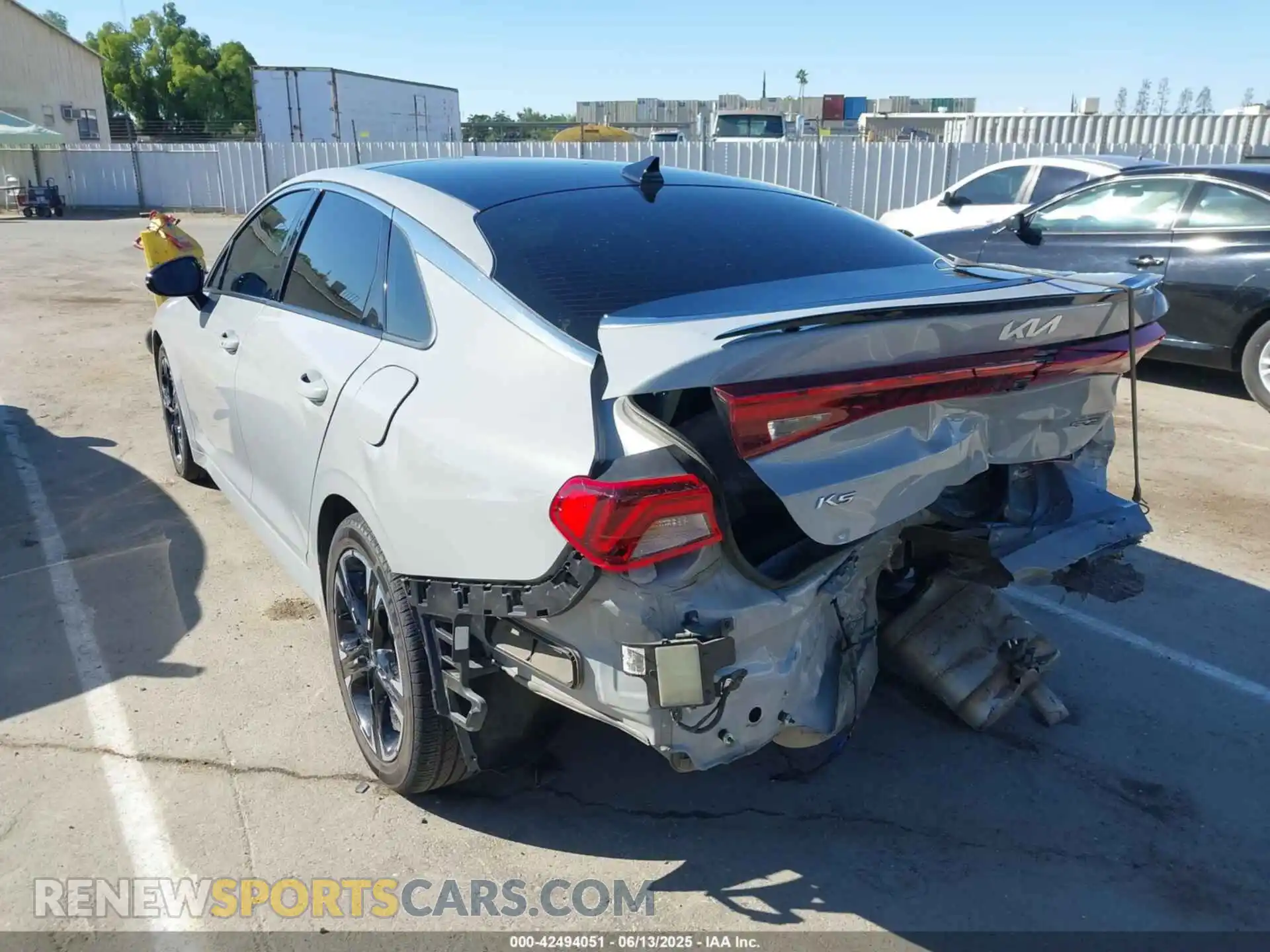 3 fotografías del automóvil dañado 5XXG64J27NG106648 KIA K5 2022