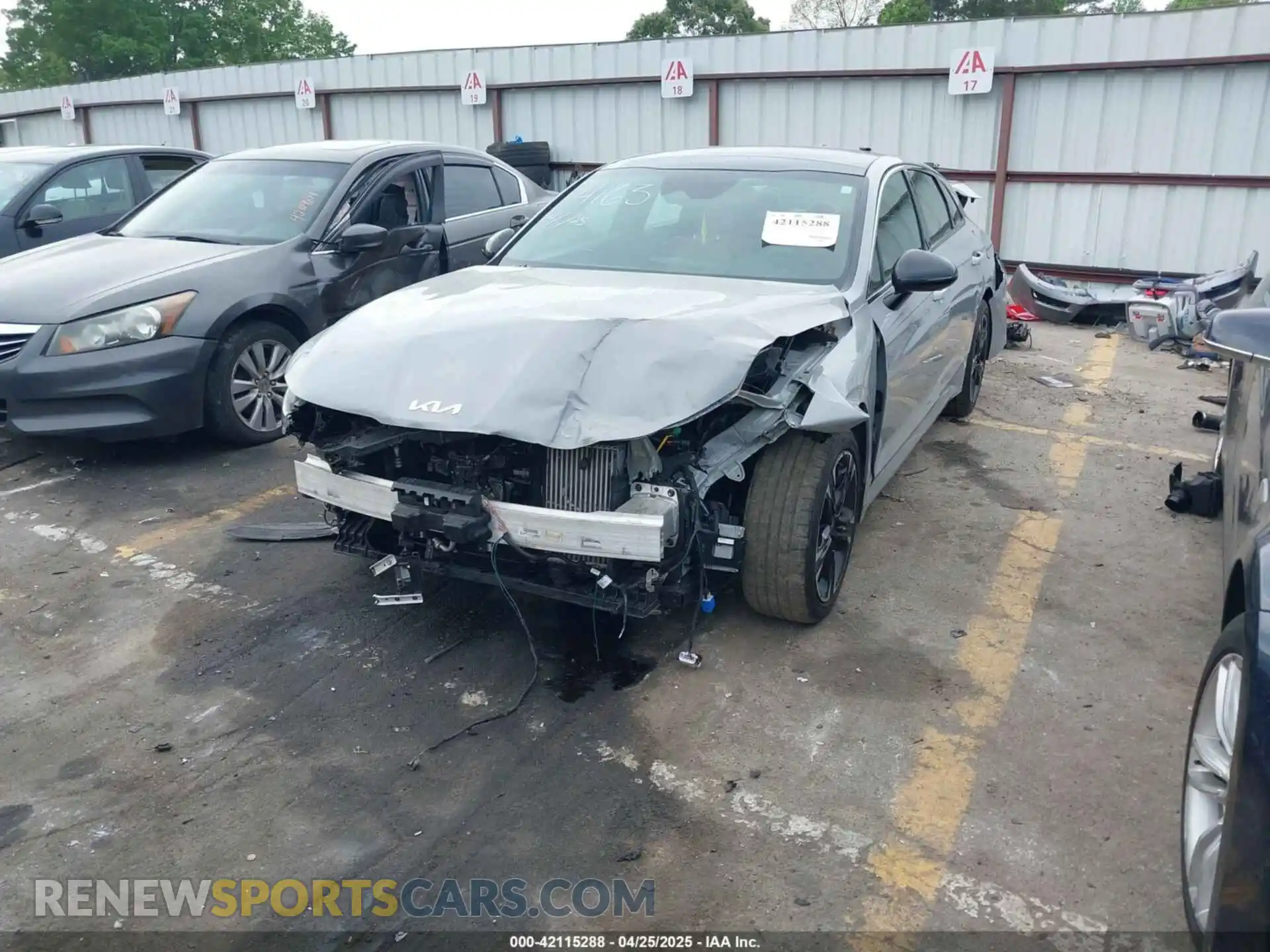 2 Photograph of a damaged car 5XXG64J27NG124163 KIA K5 2022