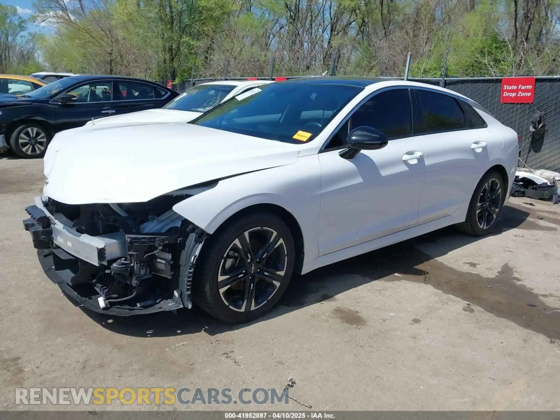 2 Photograph of a damaged car 5XXG64J28NG085339 KIA K5 2022