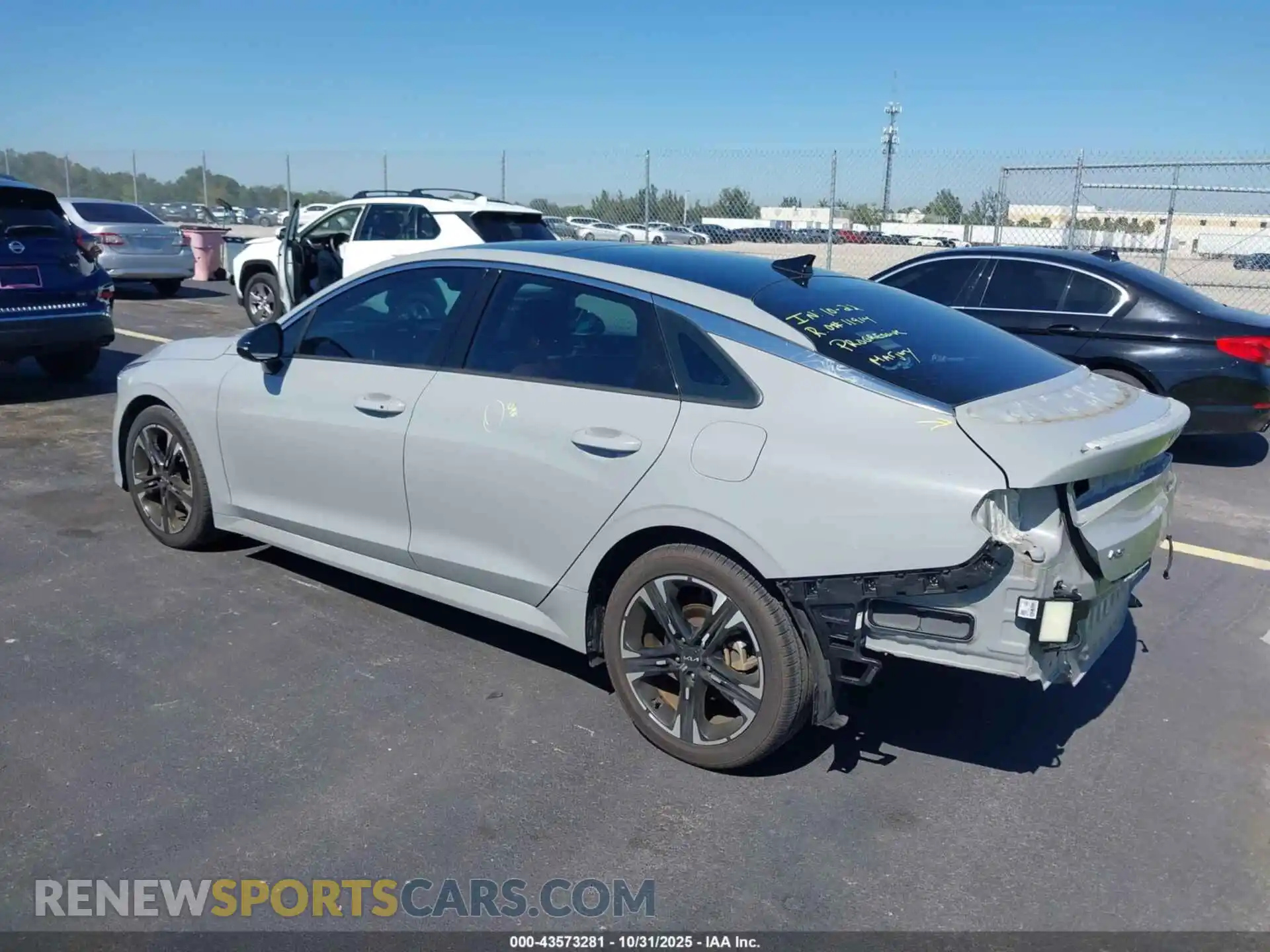 3 Photograph of a damaged car 5XXG64J28NG161741 KIA K5 2022