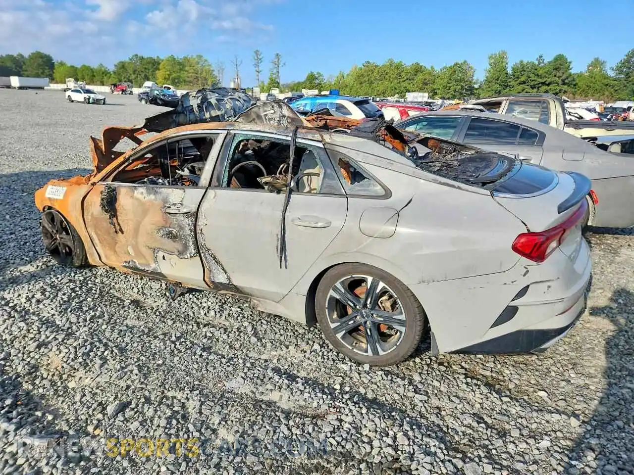 2 fotografías del automóvil dañado 5XXG64J27RG246267 KIA K5 2024