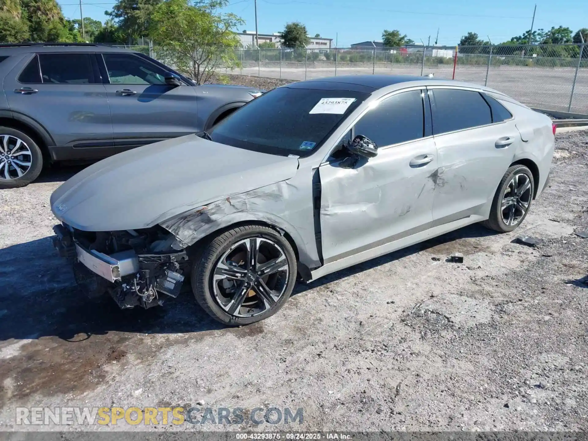 2 Photograph of a damaged car 5XXG64J27RG256393 KIA K5 2024