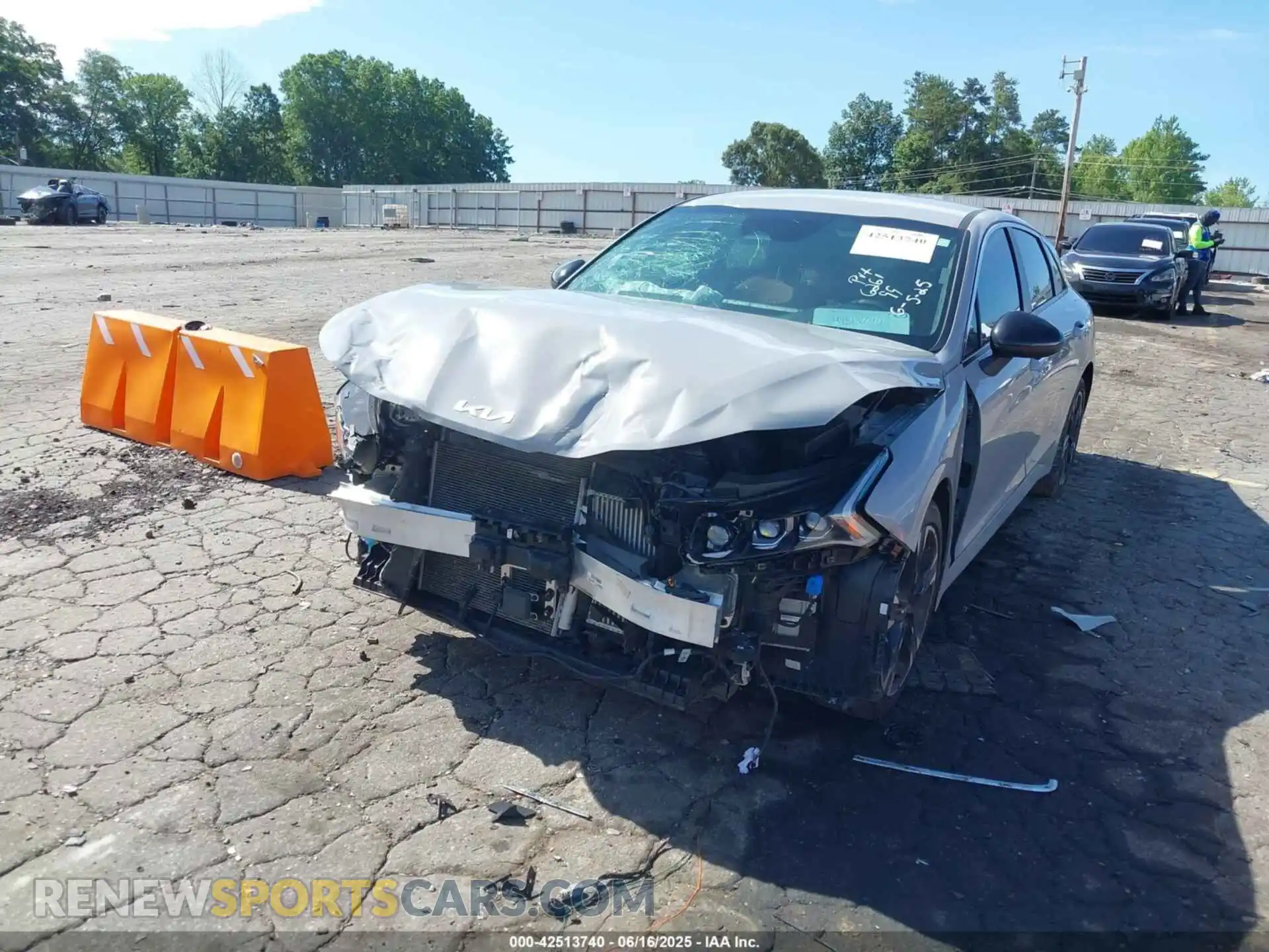 2 Photograph of a damaged car 5XXG64J27RG266261 KIA K5 2024