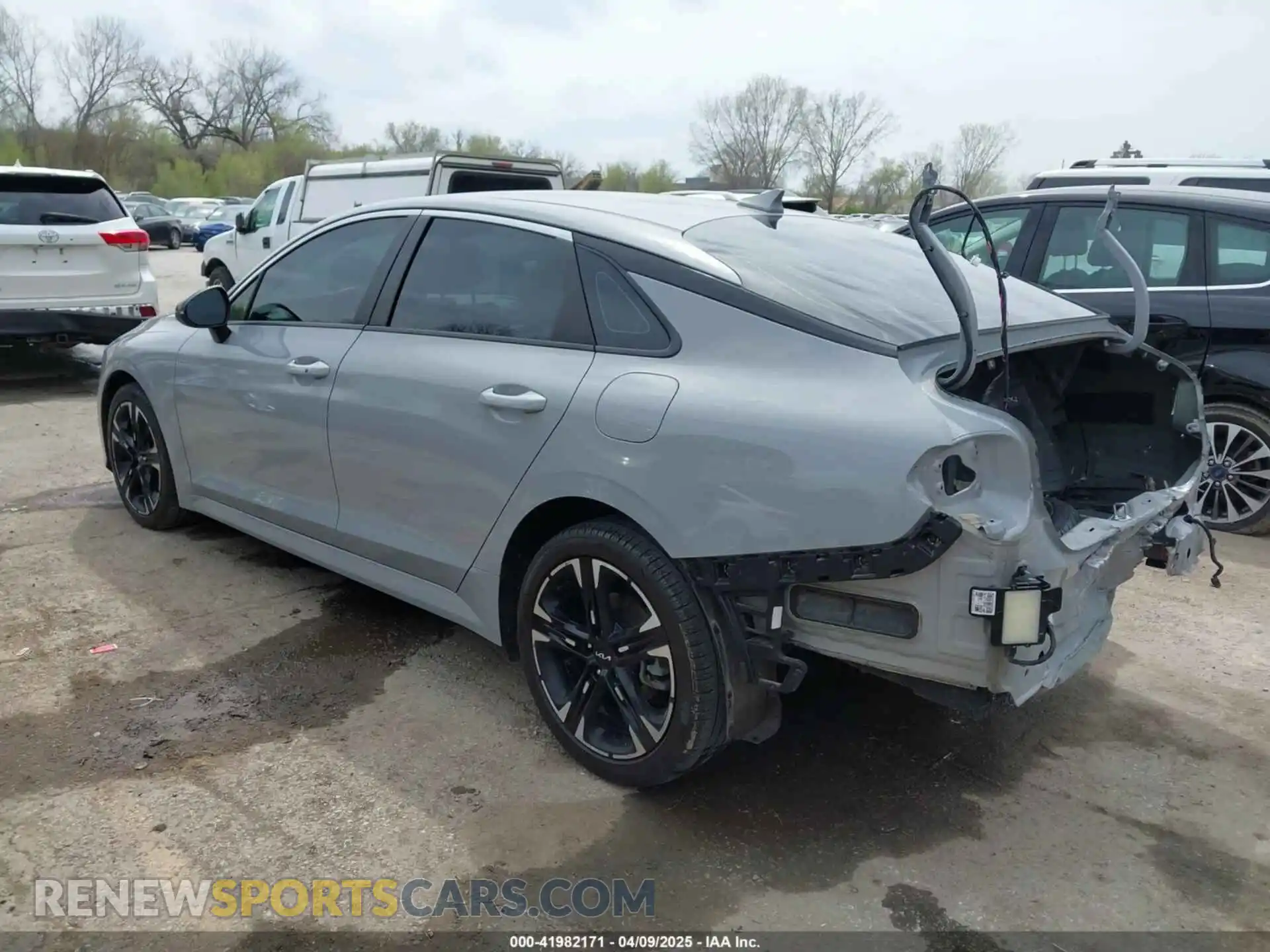3 Photograph of a damaged car 5XXG64J2XRG260292 KIA K5 2024