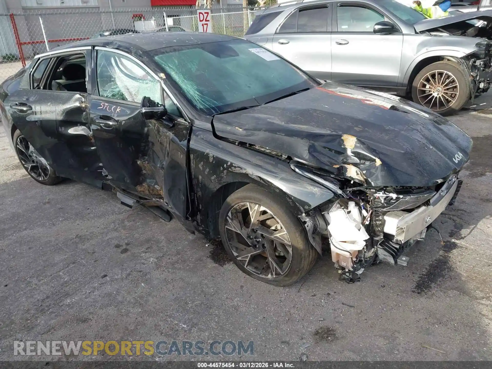 1 Photograph of a damaged car KNAG64J73S5371379 KIA K5 2025