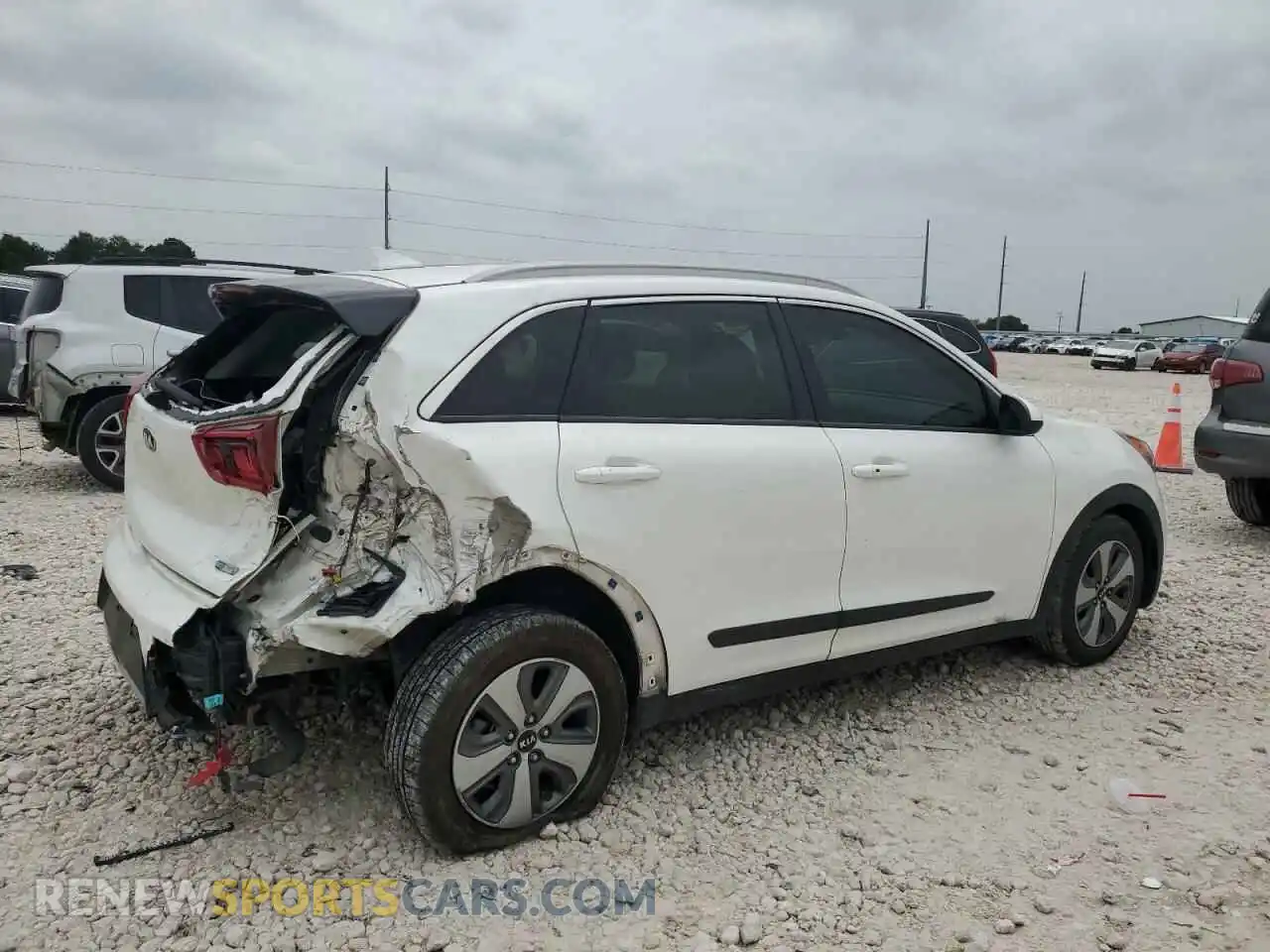 3 Photograph of a damaged car KNDCB3LC2K5264146 KIA NIRO 2019