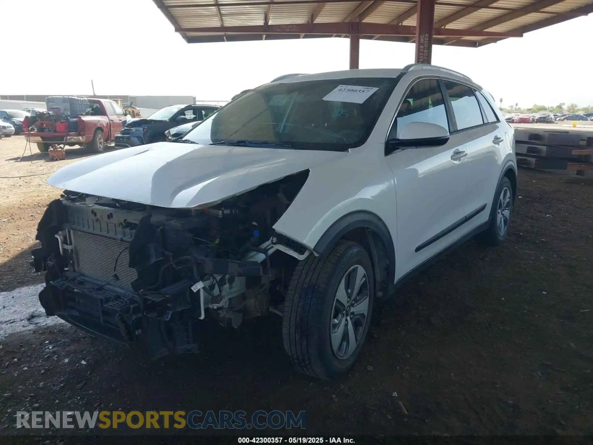 2 Photograph of a damaged car KNDCB3LC4K5316327 KIA NIRO 2019