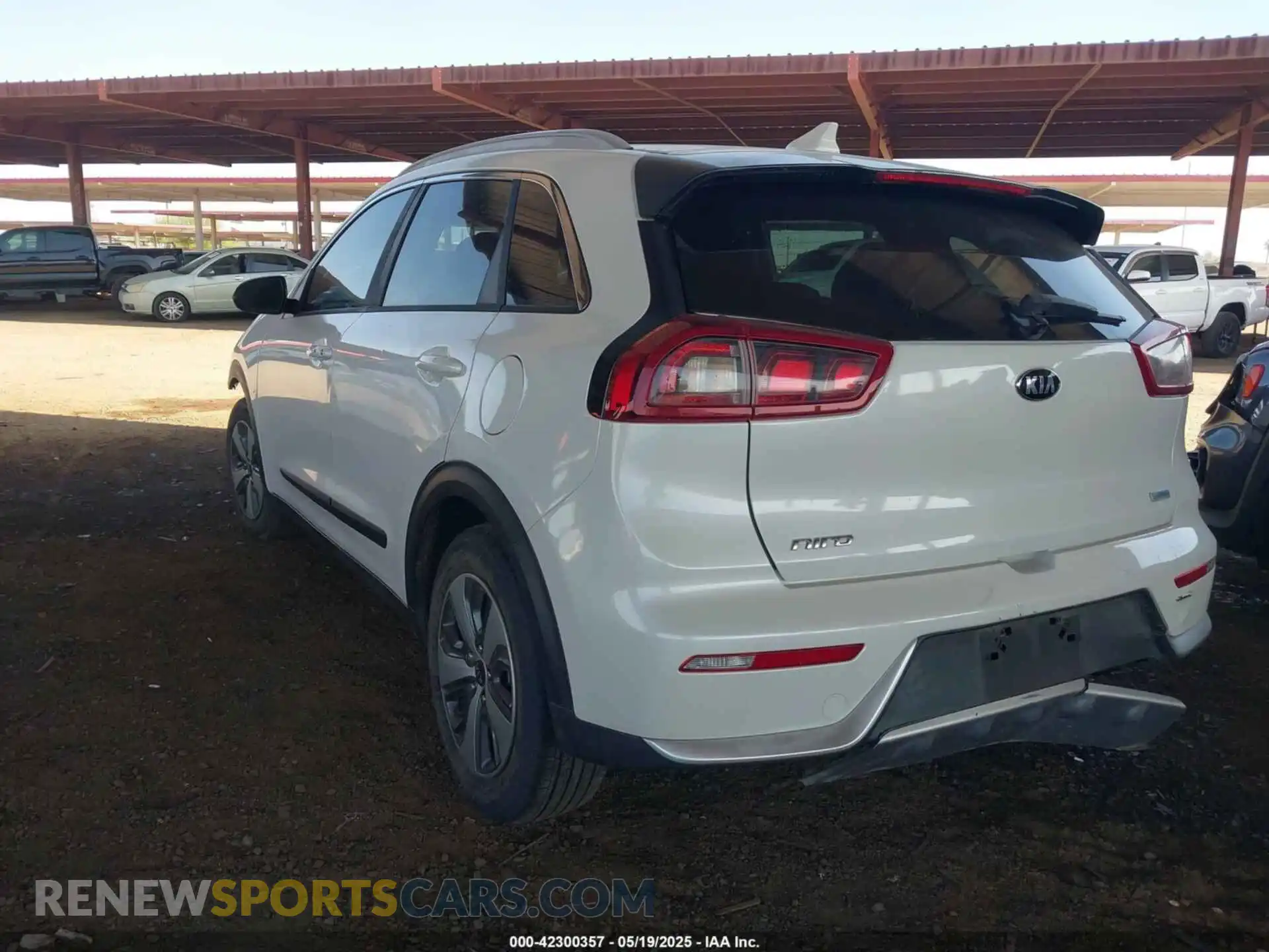 3 Photograph of a damaged car KNDCB3LC4K5316327 KIA NIRO 2019