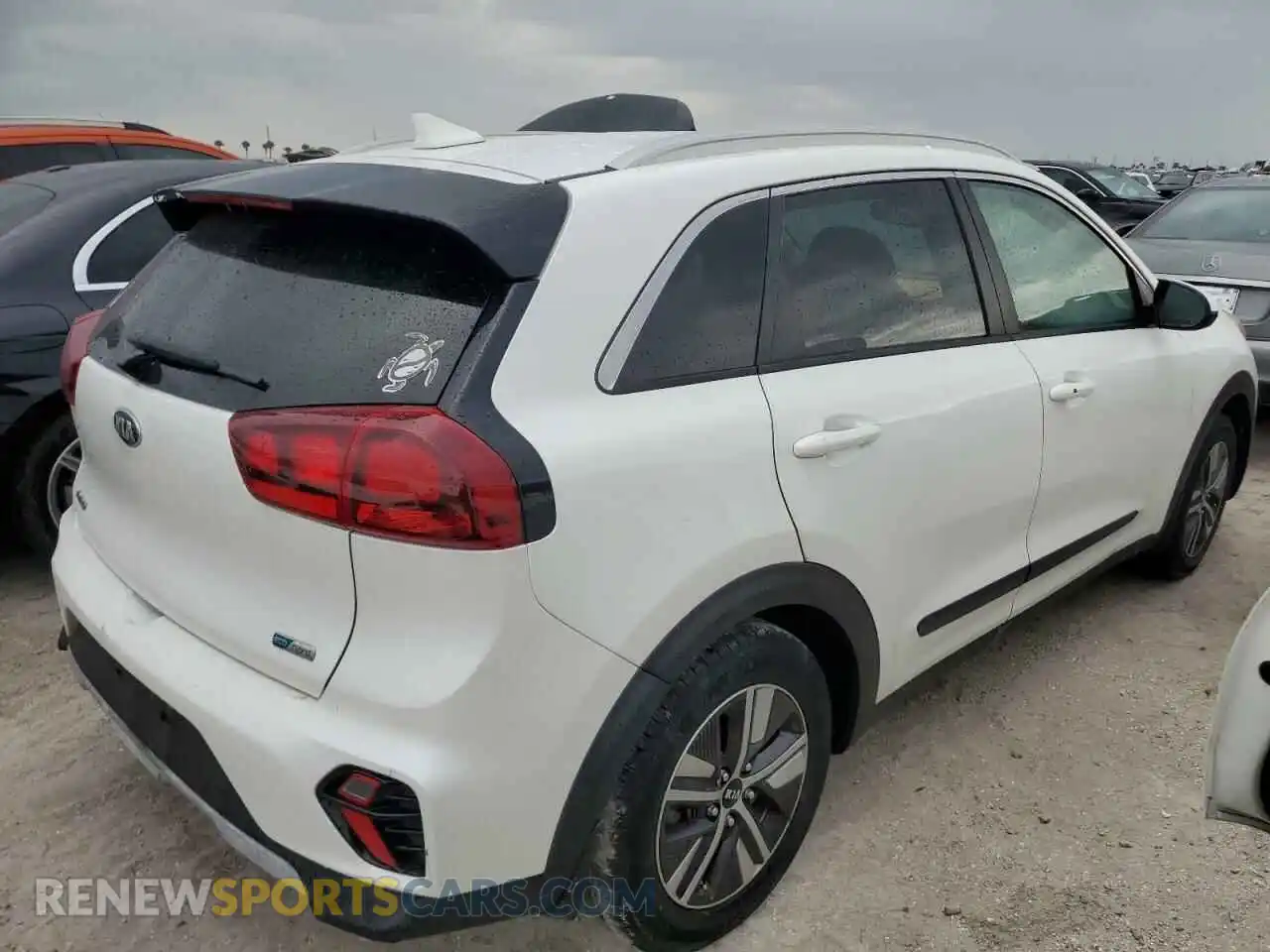 3 Photograph of a damaged car KNDCB3LC0L5399563 KIA NIRO 2020