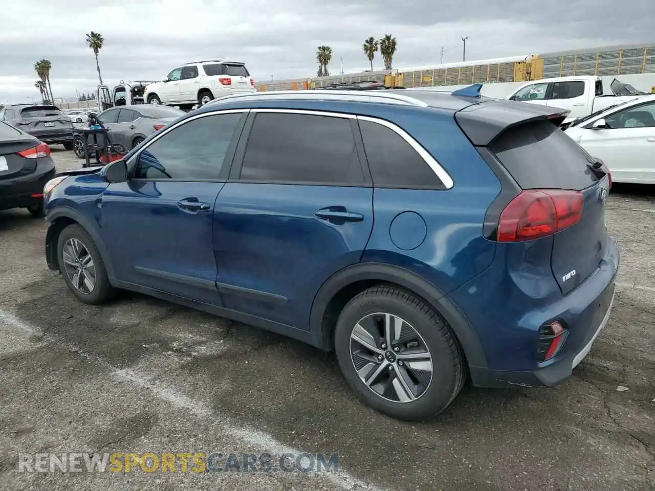 2 Photograph of a damaged car KNDCB3LC5L5377400 KIA NIRO 2020