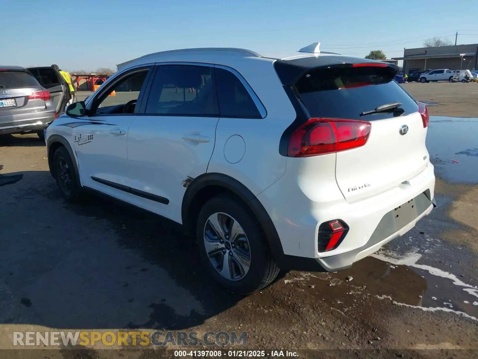 3 Photograph of a damaged car KNDCB3LC8L5439162 KIA NIRO 2020