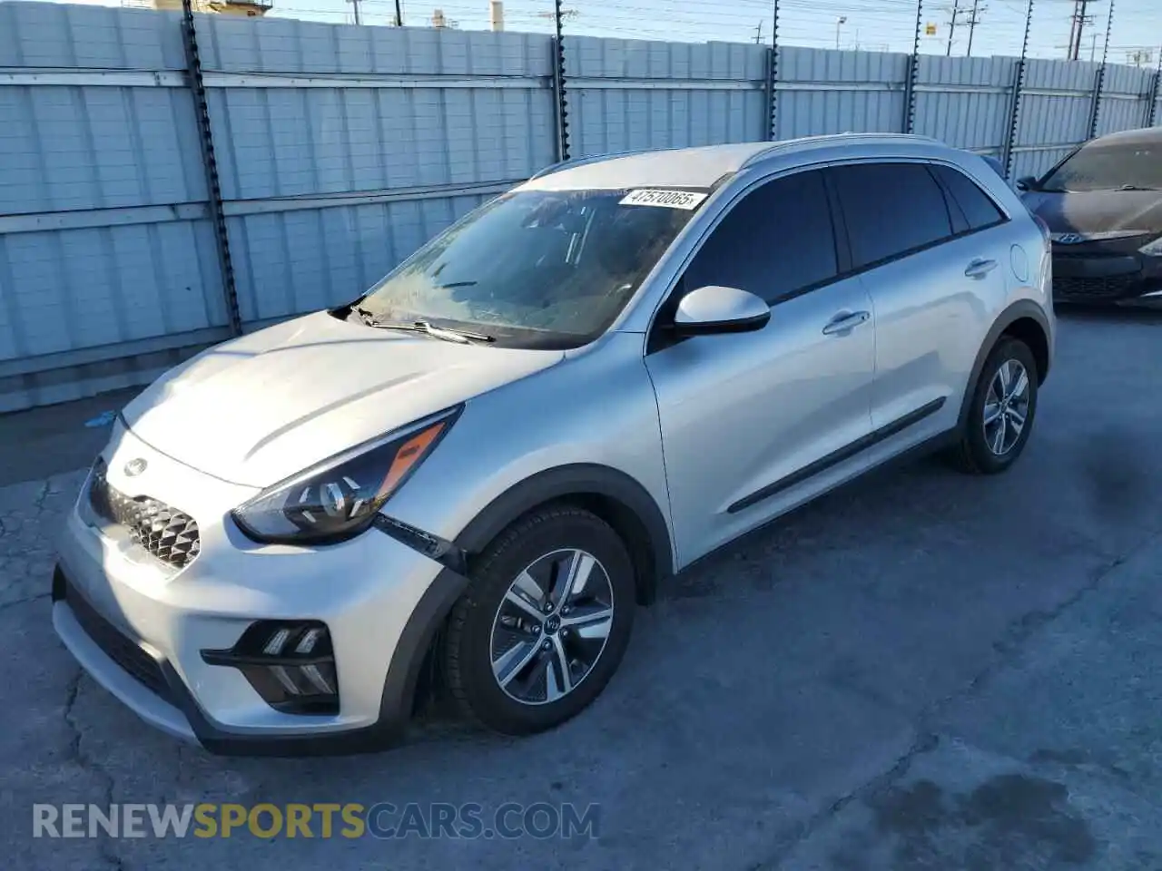 1 Photograph of a damaged car KNDCB3LC8L5451294 KIA NIRO 2020