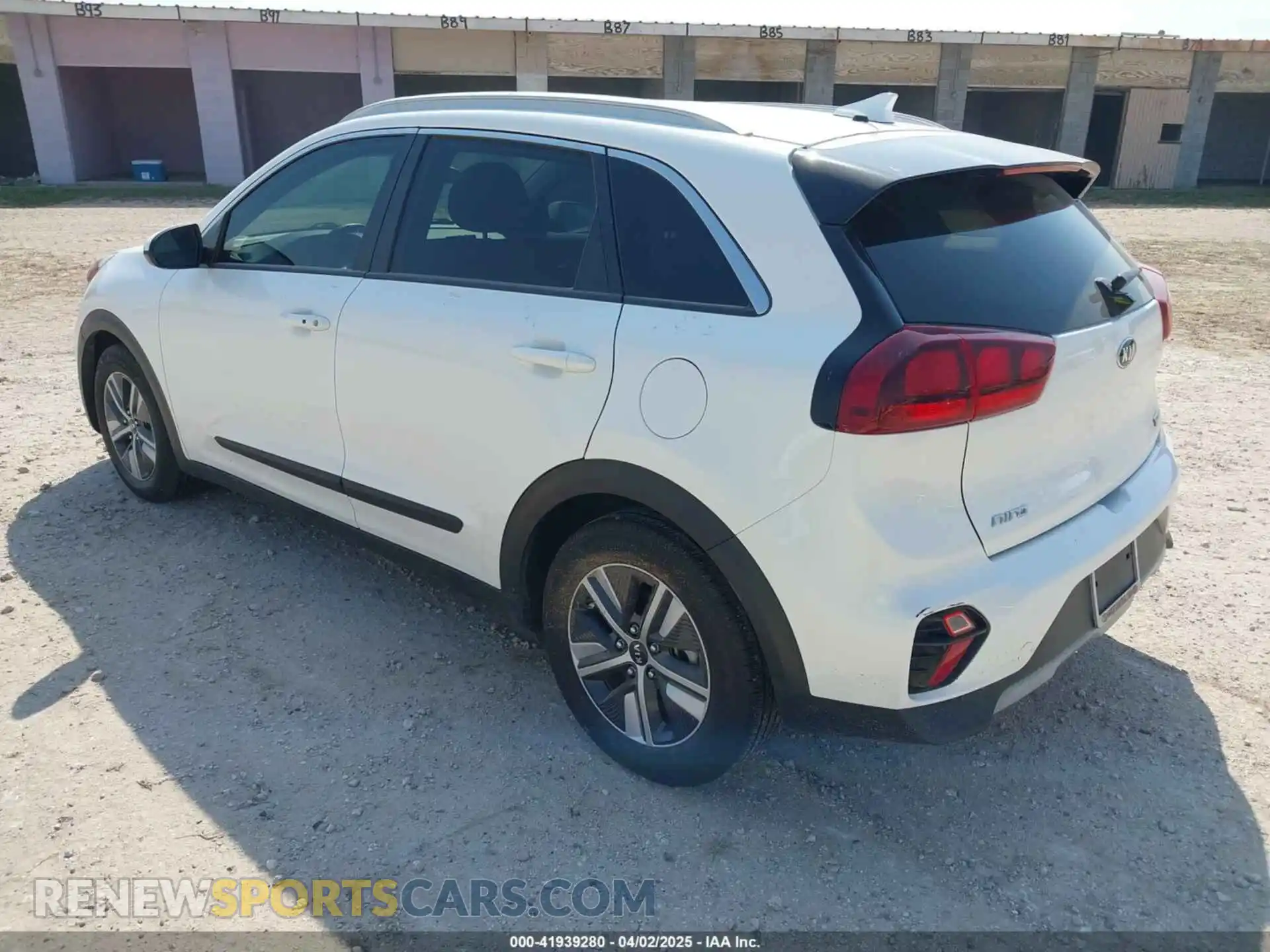 3 Photograph of a damaged car KNDCB3LCXL5400184 KIA NIRO 2020