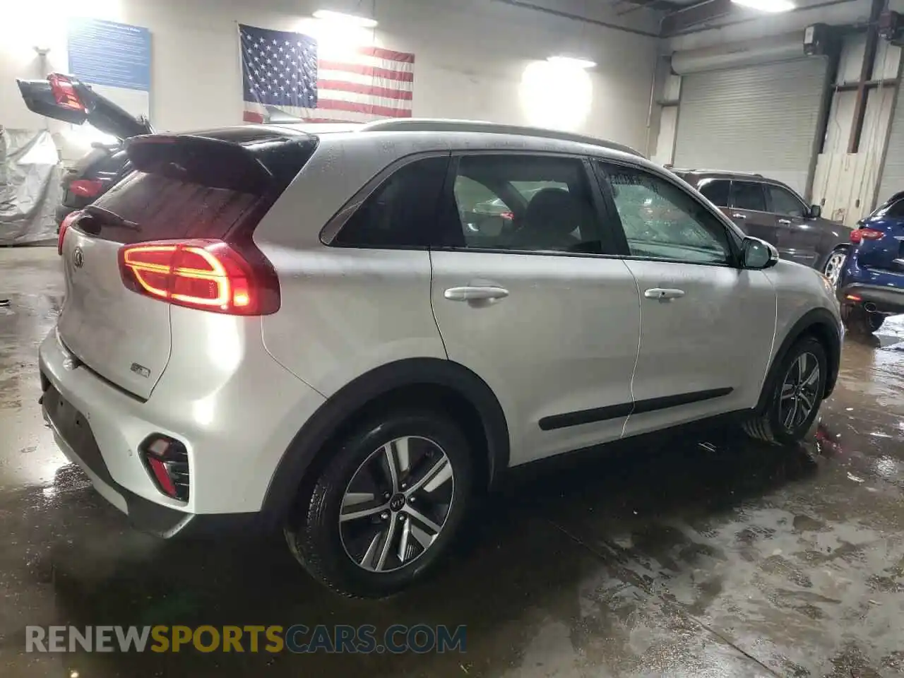 3 Photograph of a damaged car KNDCE3LC4L5370977 KIA NIRO 2020