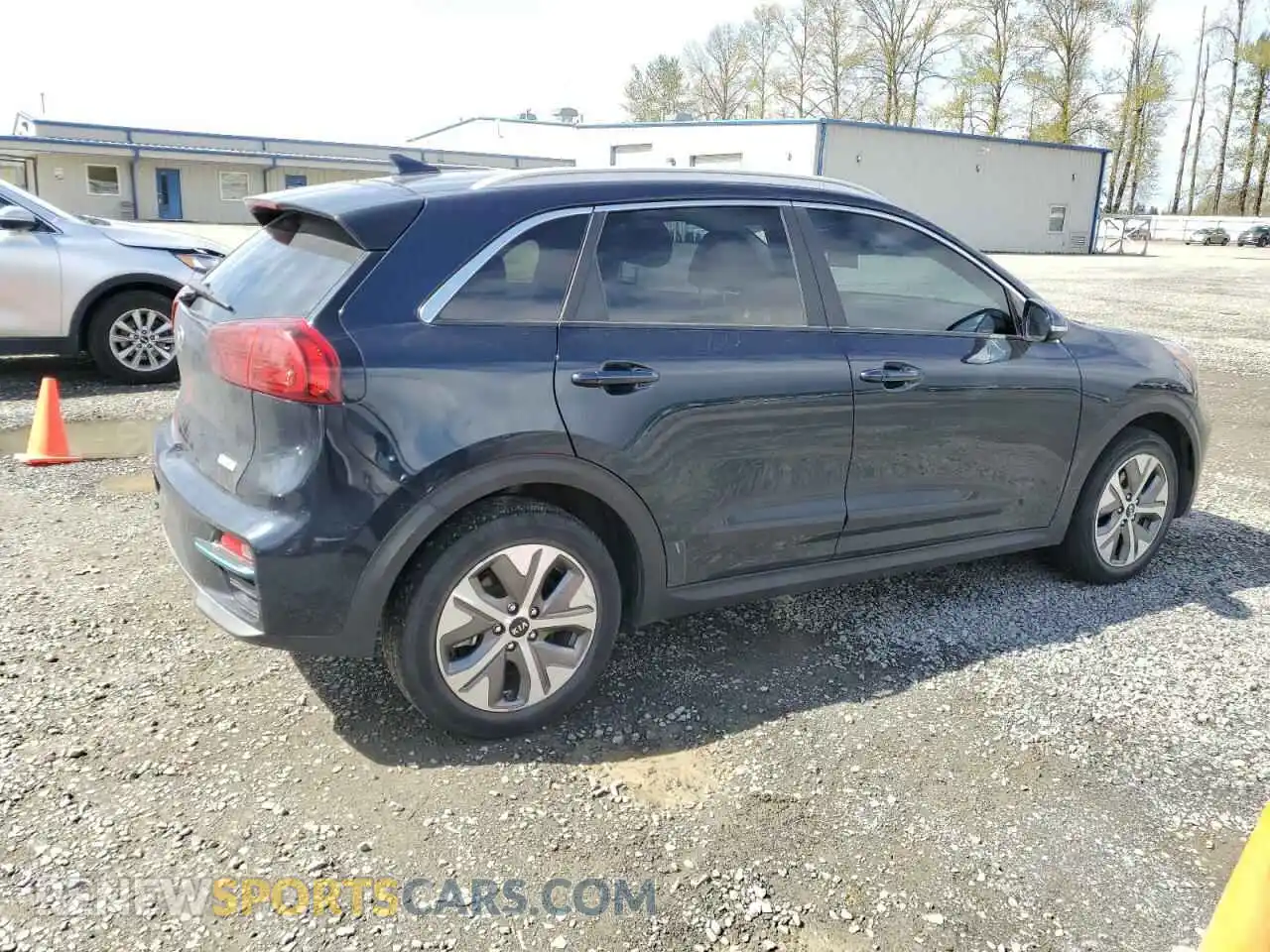 3 Photograph of a damaged car KNDCE3LG8L5074735 KIA NIRO 2020