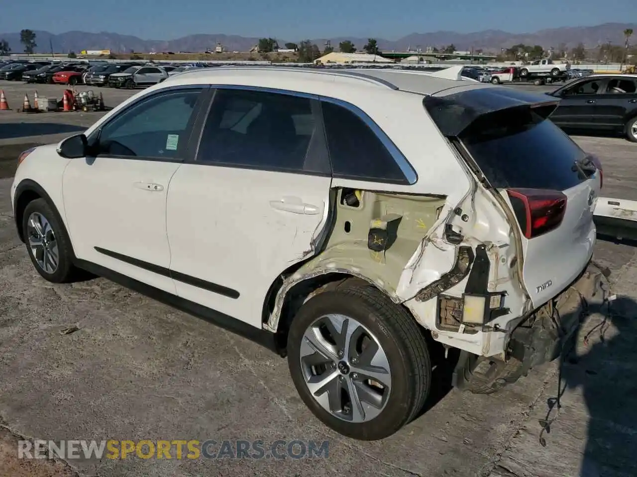 2 Photograph of a damaged car KNDCE3LG8L5080096 KIA NIRO 2020