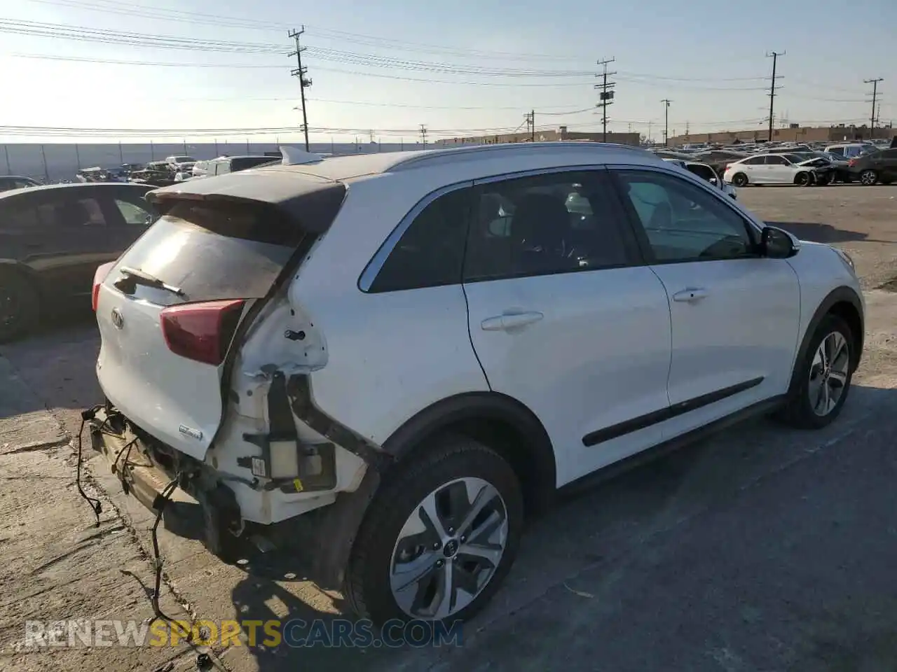 3 Photograph of a damaged car KNDCE3LG8L5080096 KIA NIRO 2020