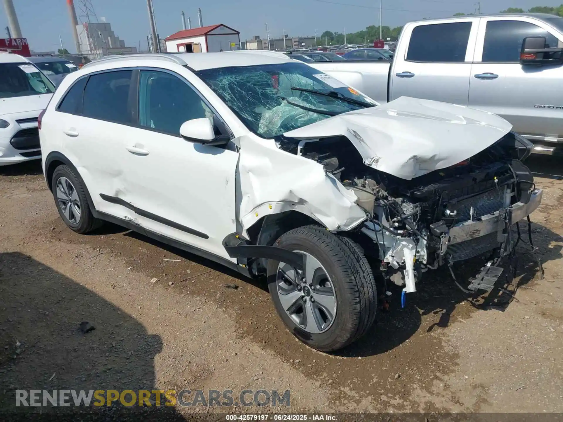 1 Photograph of a damaged car KNDCB3LC0M5467927 KIA NIRO 2021
