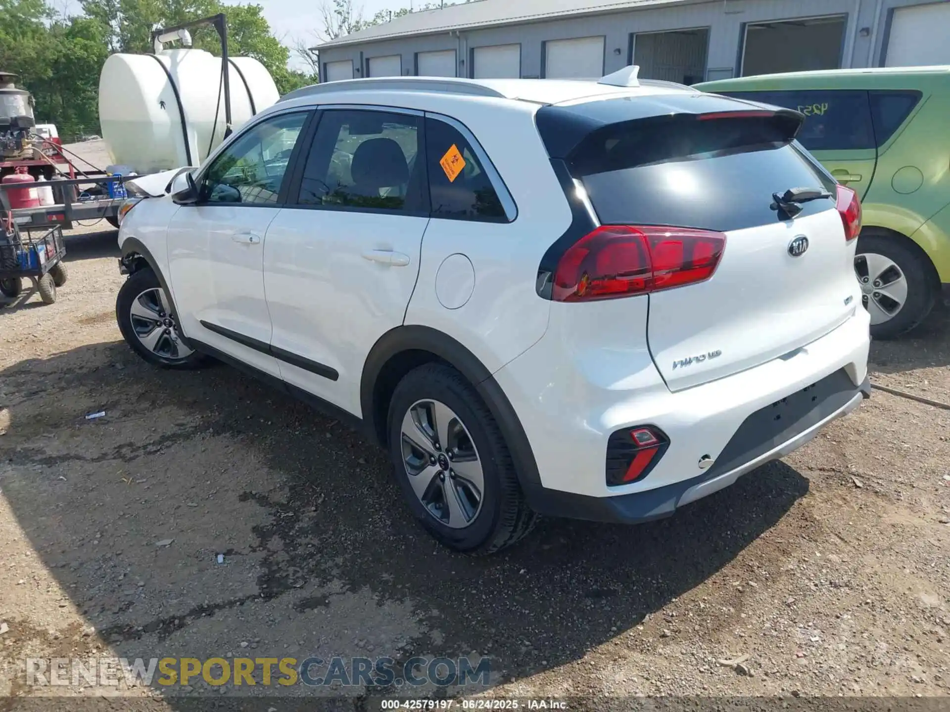 3 Photograph of a damaged car KNDCB3LC0M5467927 KIA NIRO 2021