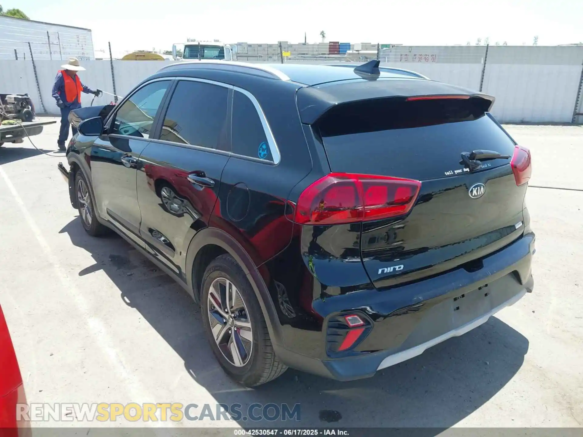 3 Photograph of a damaged car KNDCB3LC0M5479995 KIA NIRO 2021