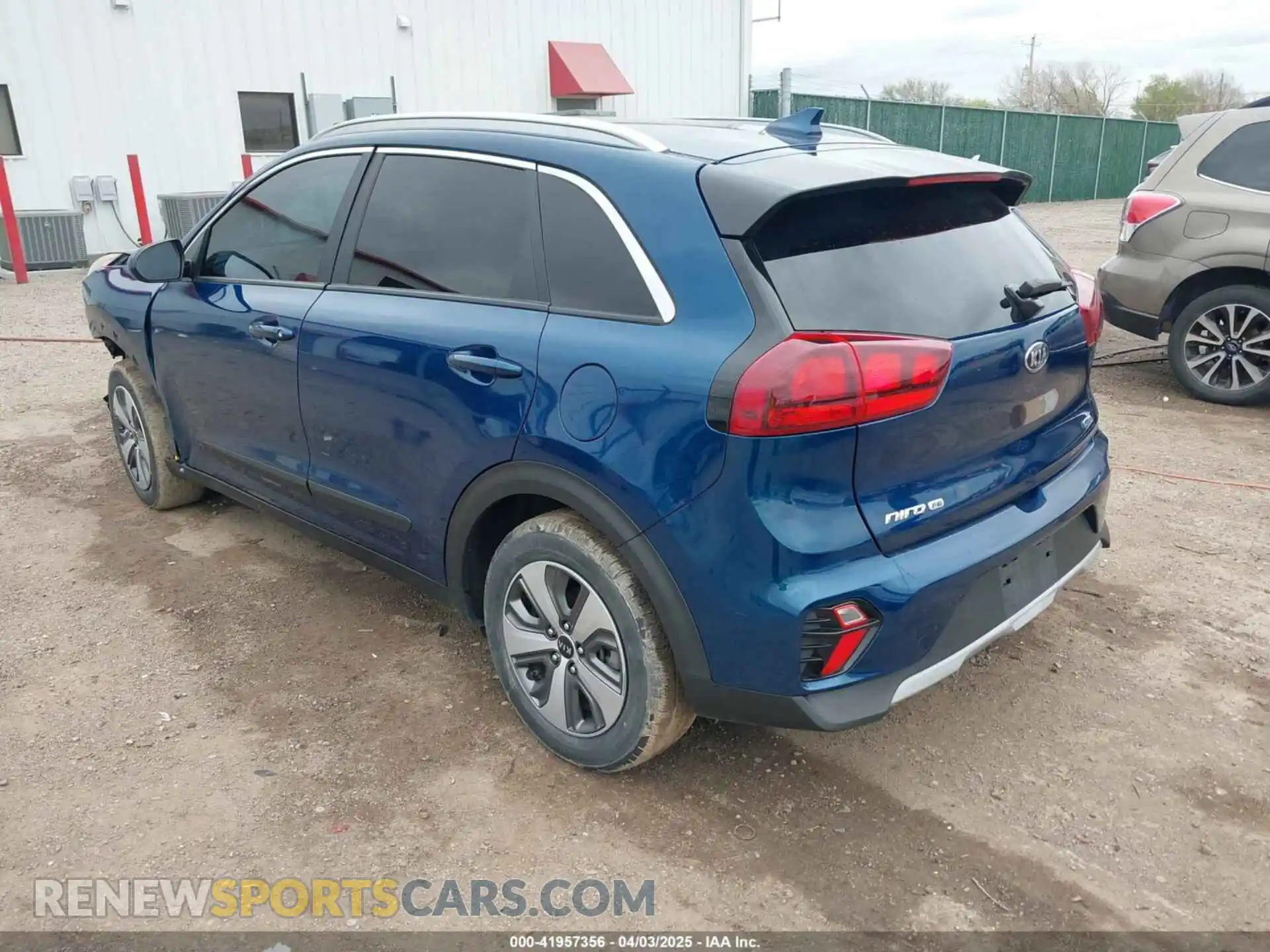 3 fotografías del automóvil dañado KNDCB3LC1M5488575 KIA NIRO 2021