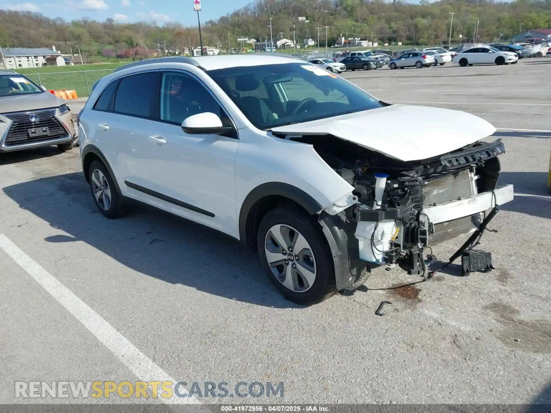 1 Photograph of a damaged car KNDCB3LC2M5486639 KIA NIRO 2021