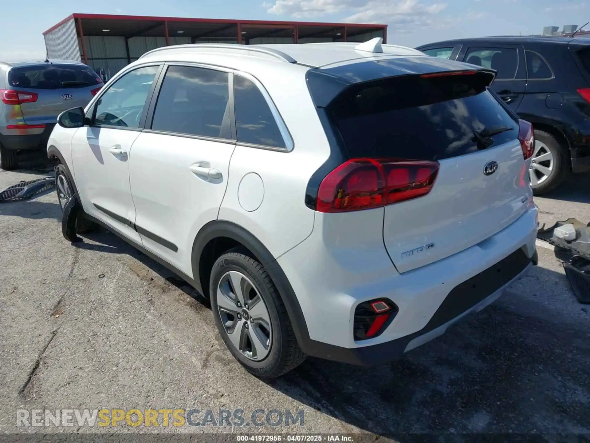 3 Photograph of a damaged car KNDCB3LC2M5486639 KIA NIRO 2021