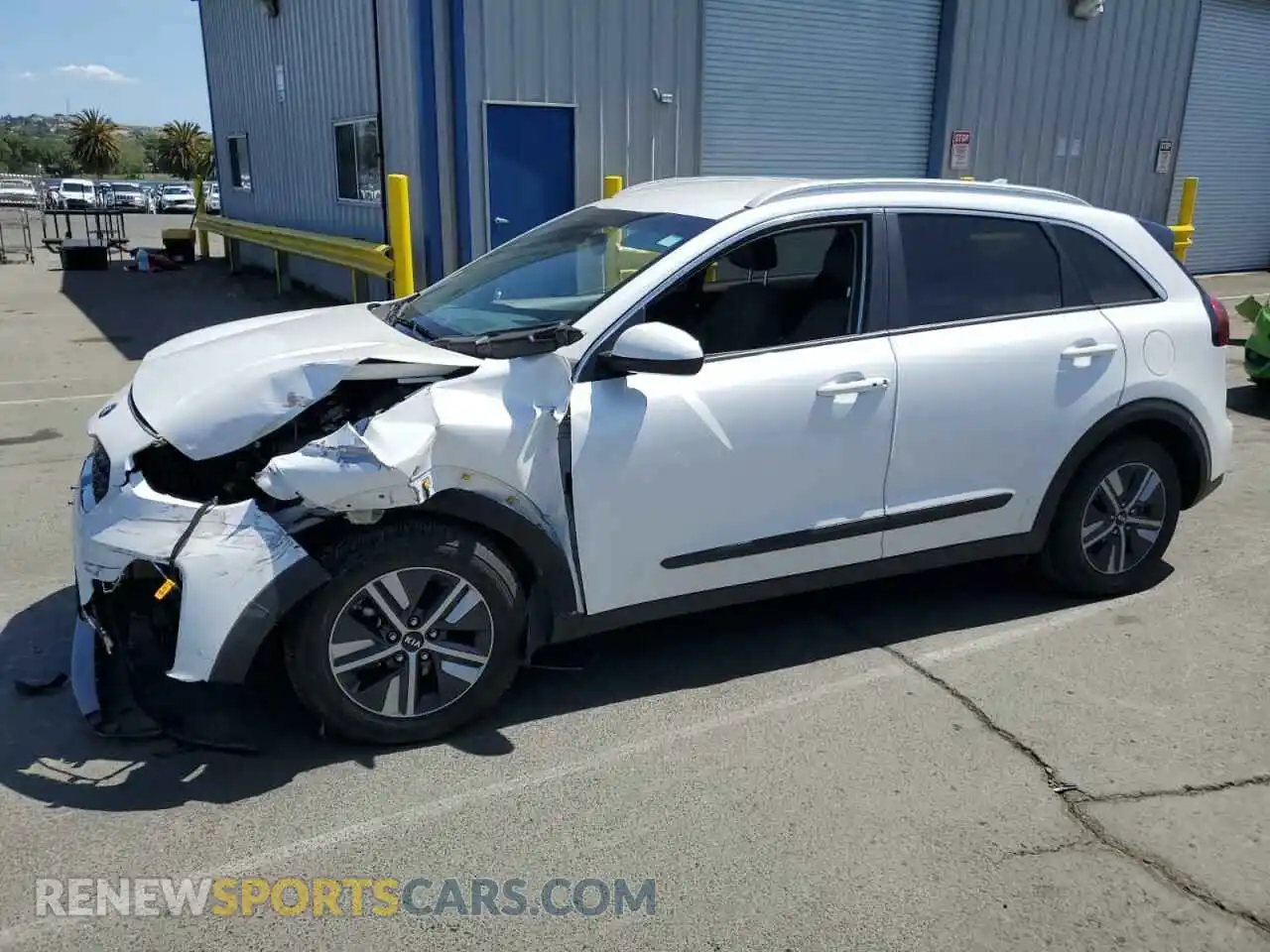 1 Photograph of a damaged car KNDCB3LC5M5469897 KIA NIRO 2021