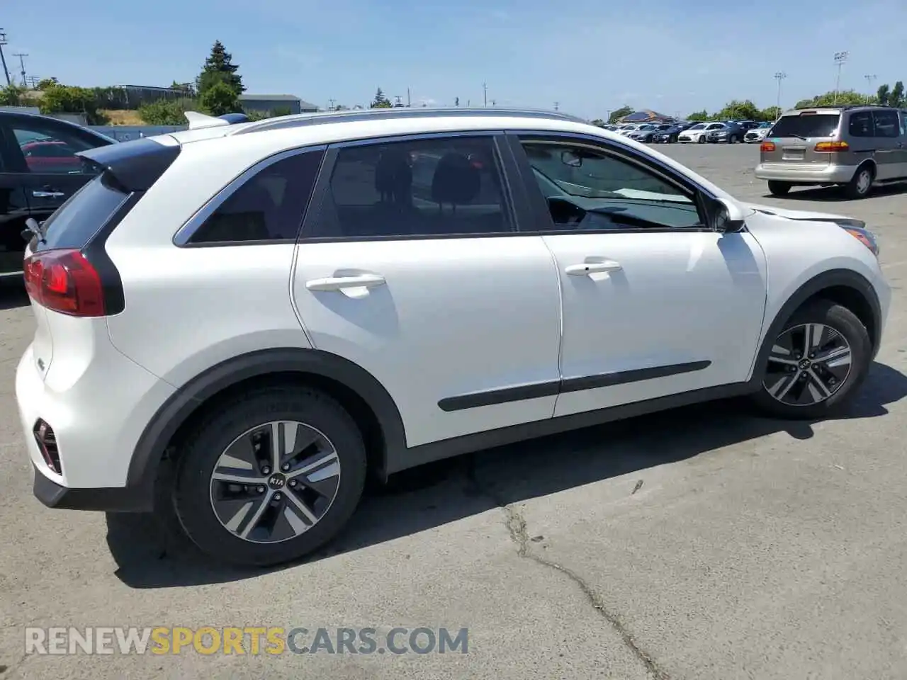 3 Photograph of a damaged car KNDCB3LC5M5469897 KIA NIRO 2021