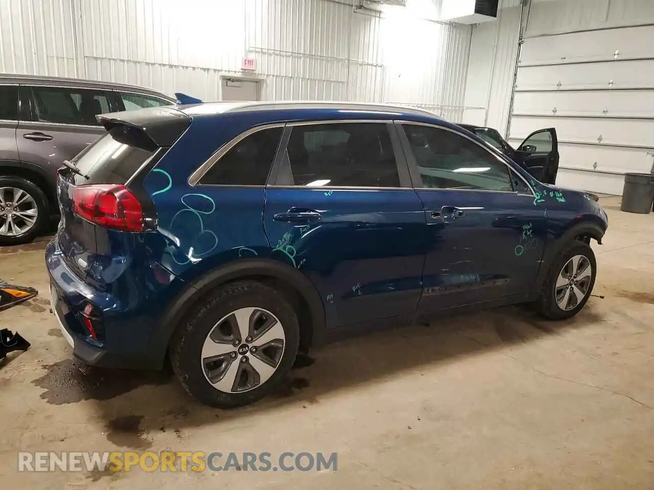 3 Photograph of a damaged car KNDCB3LC6M5465762 KIA NIRO 2021
