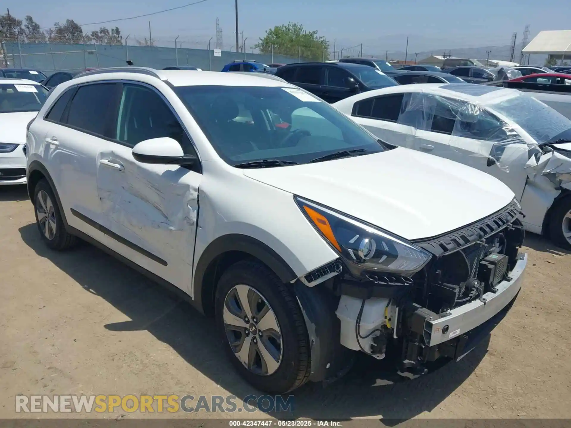 1 Photograph of a damaged car KNDCB3LC7M5465642 KIA NIRO 2021