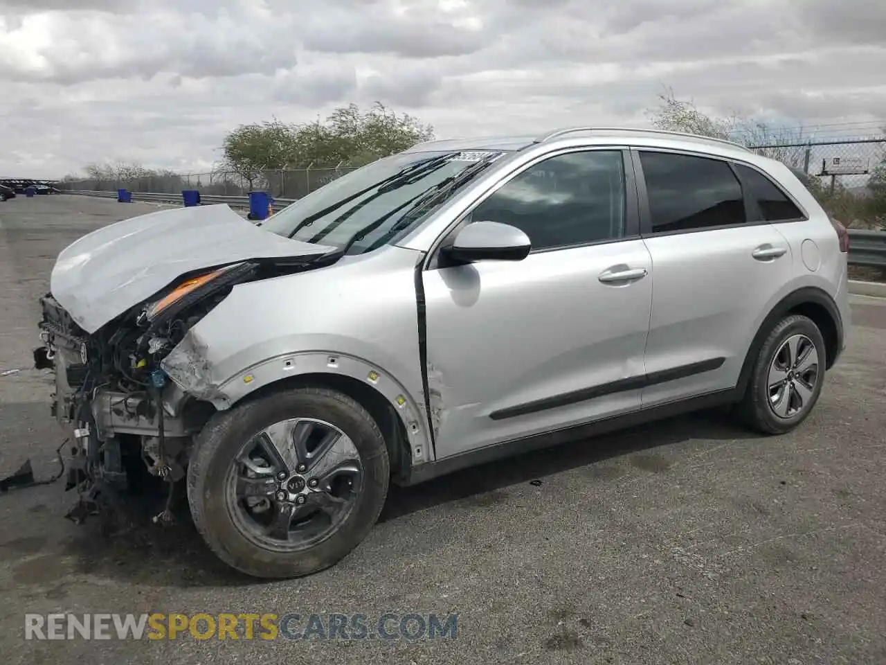 1 Photograph of a damaged car KNDCB3LC8M5470204 KIA NIRO 2021